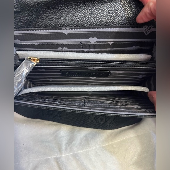 👁️💙🖤 Betsey Johnson XOSYBIL-F Black Faux Leather Eye Crossbody Bag NWT👁️💙🖤 - Picture 8 of 14